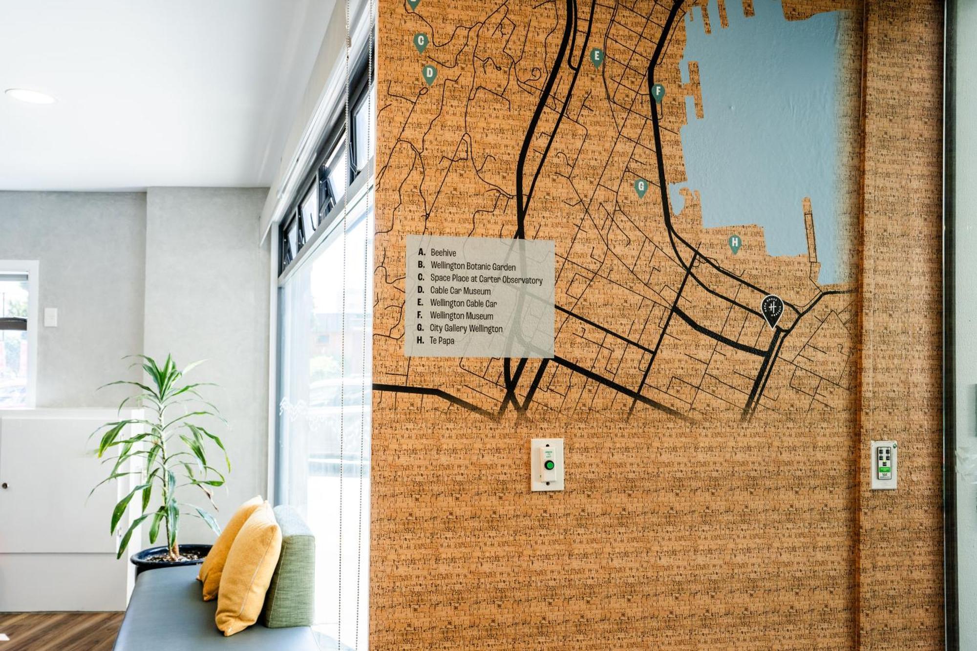 Albergue Haka House Wellington Exterior foto Cork wall