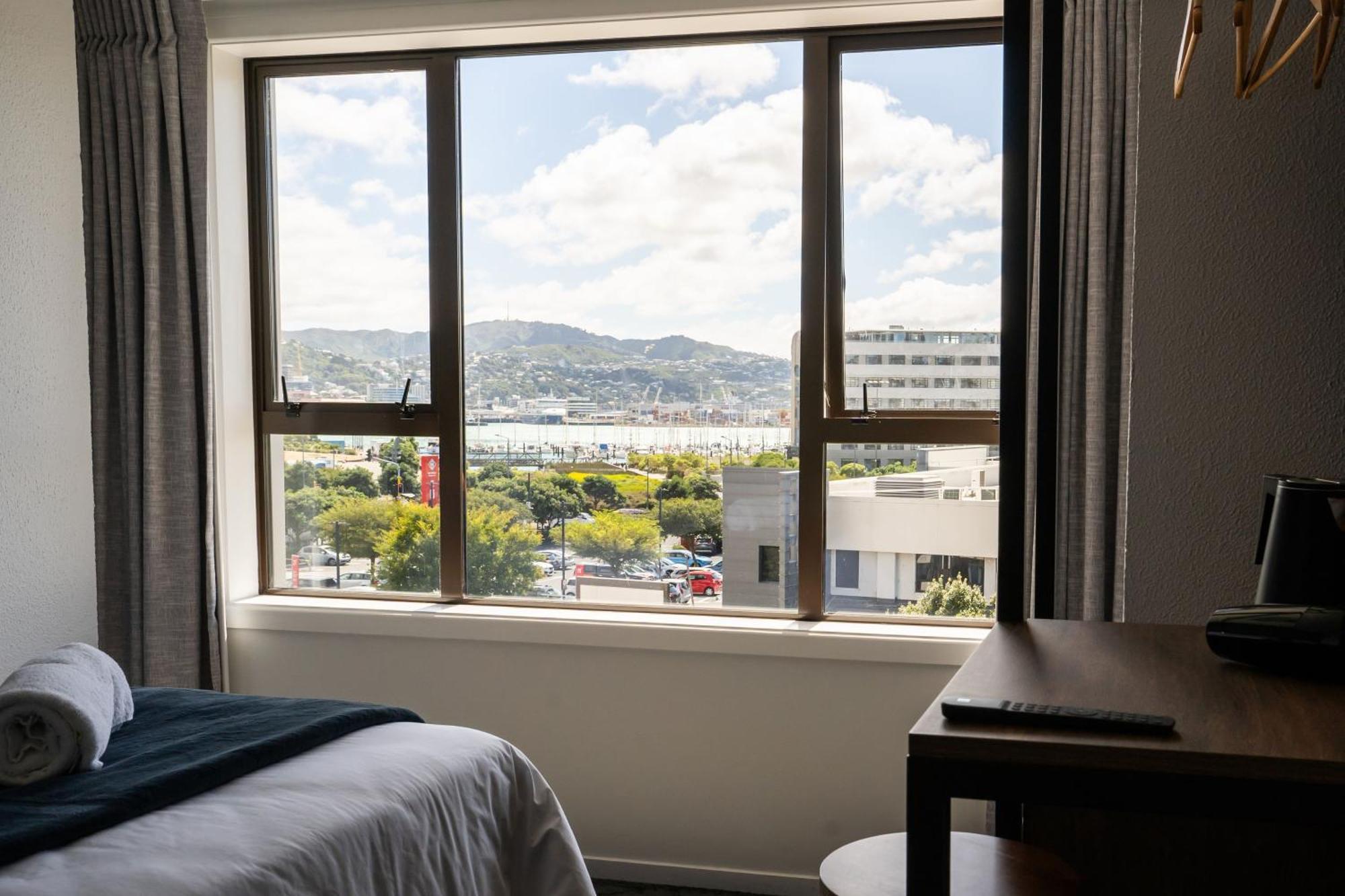Albergue Haka House Wellington Exterior foto A view from a student apartment