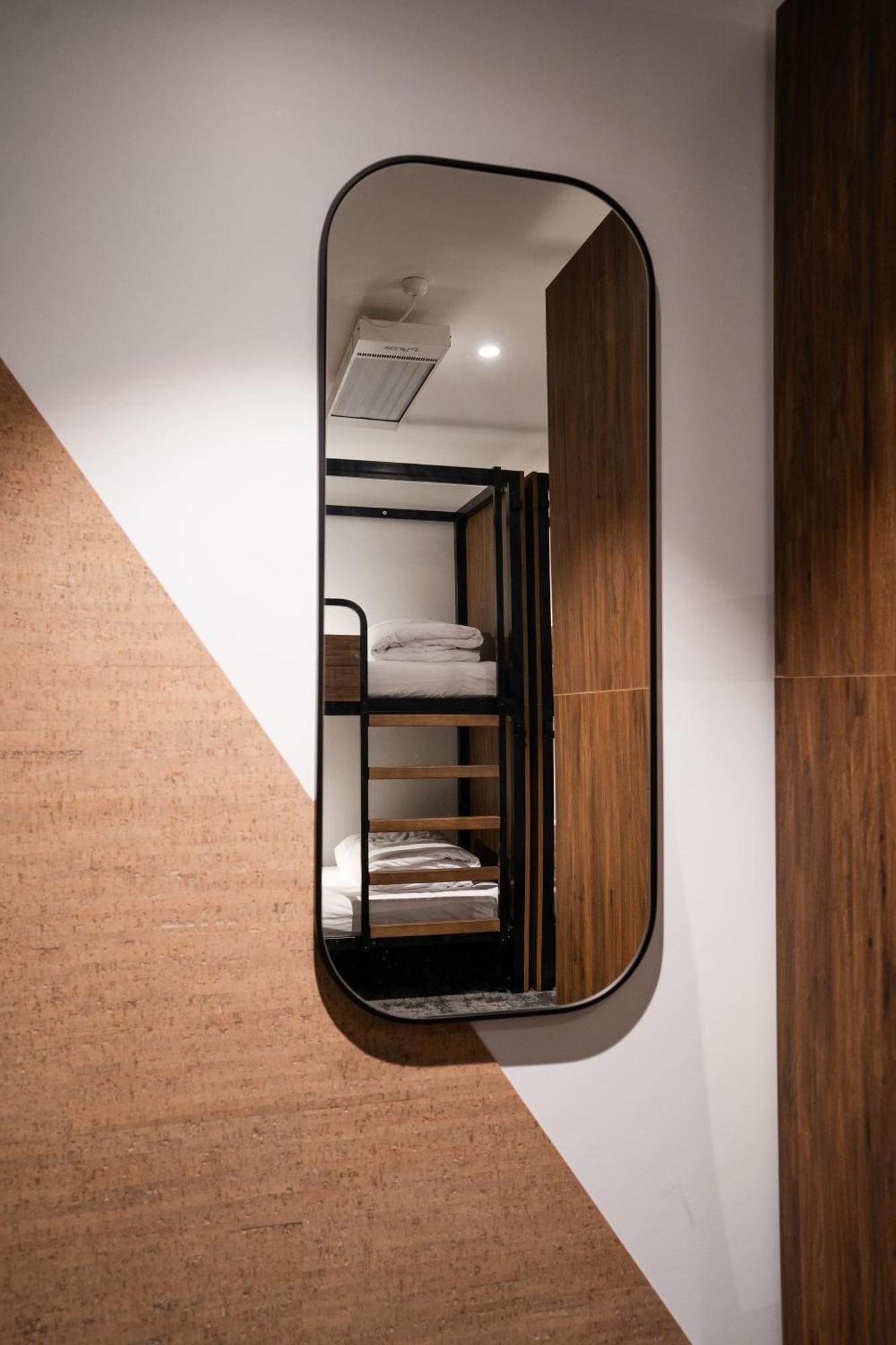 Albergue Haka House Wellington Exterior foto A capsule hotel in Tokyo
