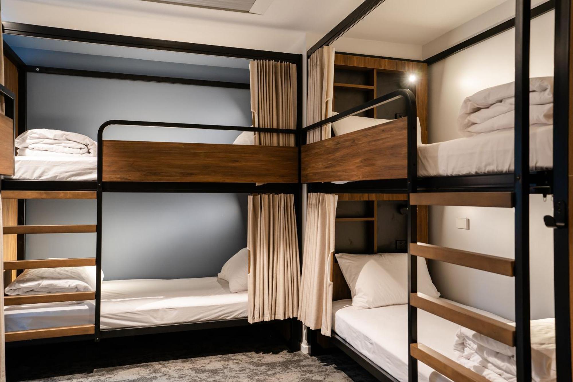 Albergue Haka House Wellington Habitación foto A capsule hotel in Tokyo