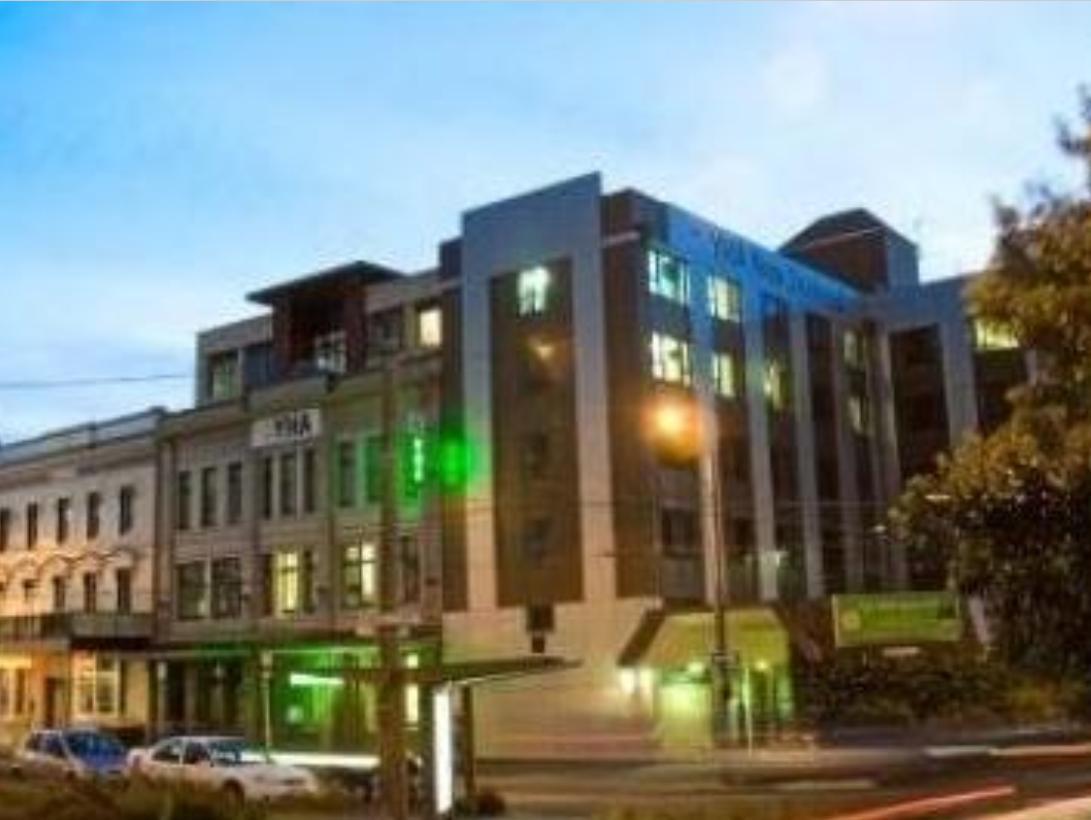 Albergue Haka House Wellington Exterior foto The new apartment building at the corner of Lygon and Myers Streets
