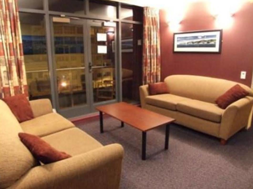 Albergue Haka House Wellington Exterior foto The lounge at the airport